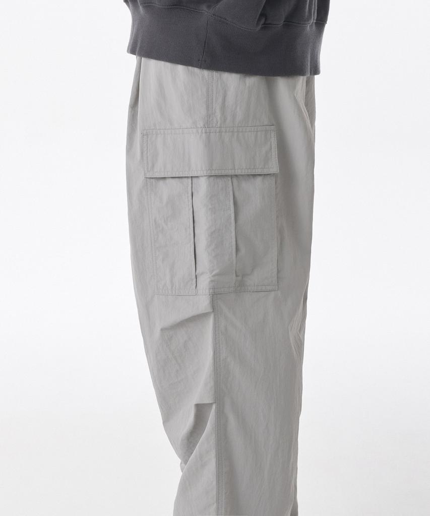 MUSINSA STANDARD Nylon One-Tuck Parachute Cargo Pants [Light Grey]