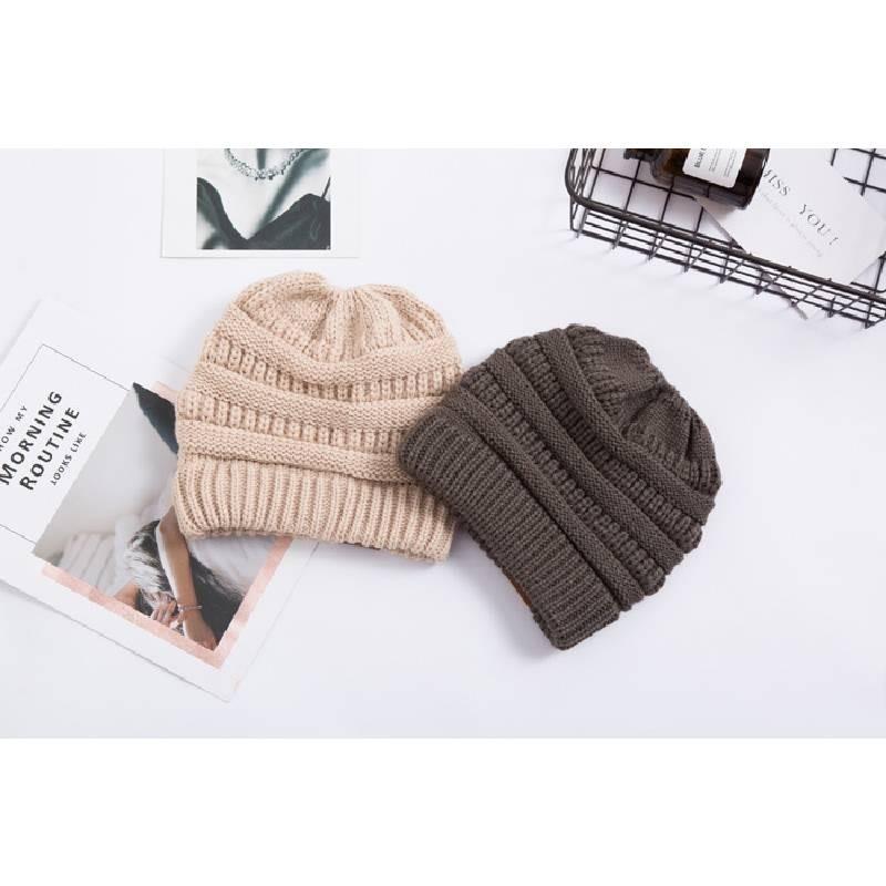 Fashionable Women's Knitted Beanie Available In Multiple Color Options