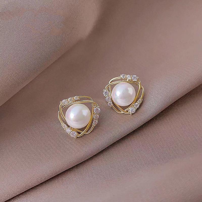 Korean Elegant Pearl Stud Earrings for Women: Versatile, High-Class Style Jewelry