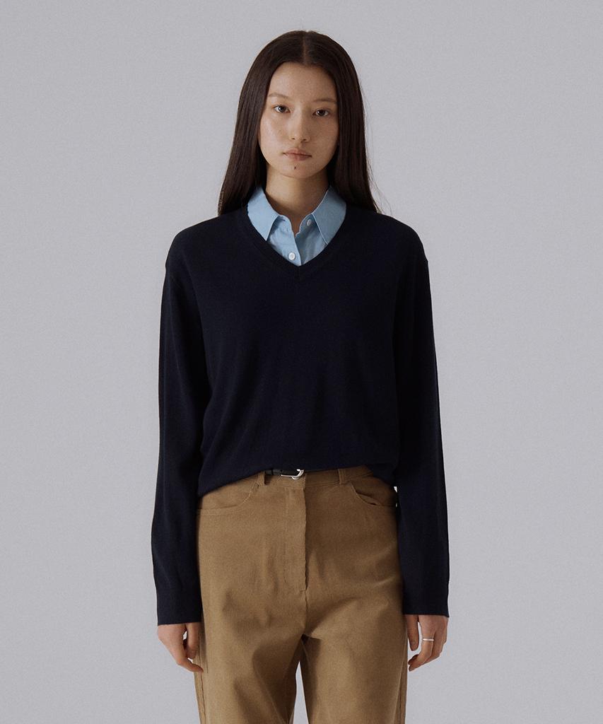 SILN Soma V-Neck Pullover Knit (Navy)