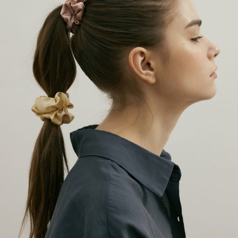 AVVINA PELLE Silk Scrunchie (S) - Butter