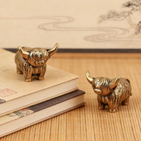 Mini Copper Highland Cow Figurine Miniature Vintage Brass Highland Cow Small Cow Sculptures for Home Office Bookshelf Micro Landscape Accessory