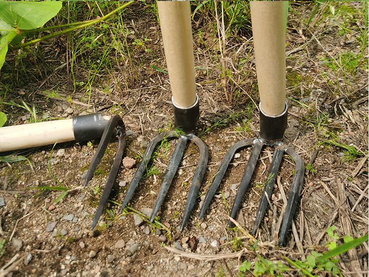 Forged Steel Three-Tine/Four-Tine Garden Rake for Loosening and Turning Soil