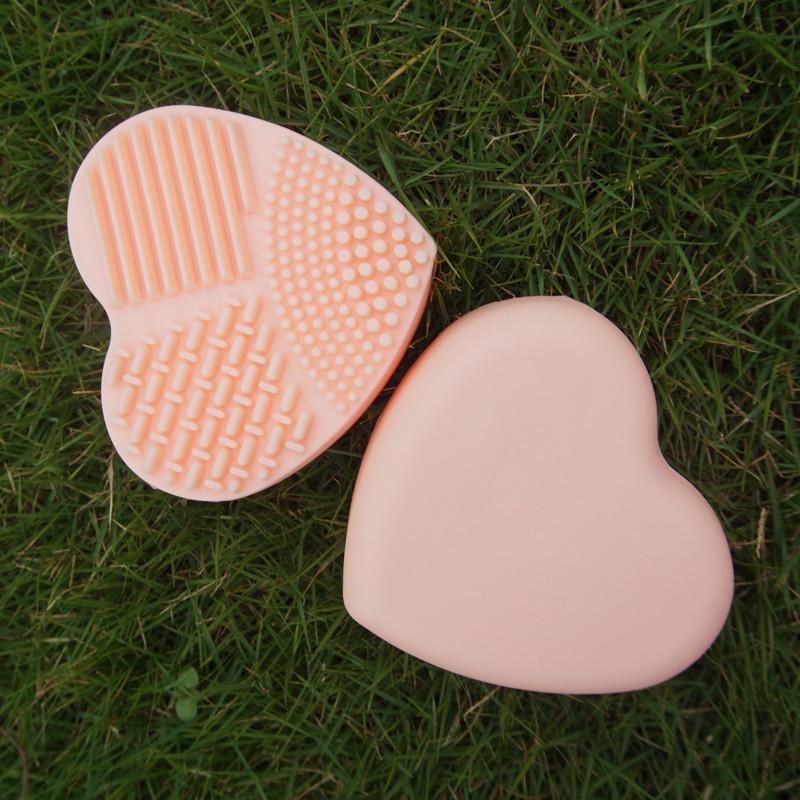 Premium Silicone Heart Make Up Brush Cleaner Pad With Timeless Design For All Brushes