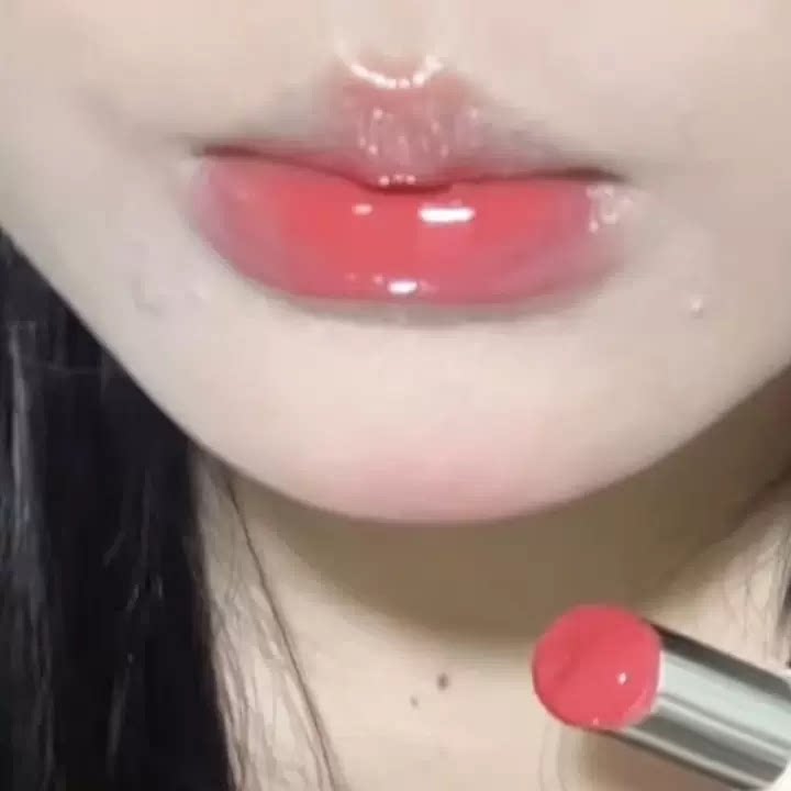 Korean-Style Youthful Look! Mirror-Like Glossy Lip Gloss for Plump Lips, Natural and Pure, Enhances Complexion, Cool Pink Lipstick in Solid Form