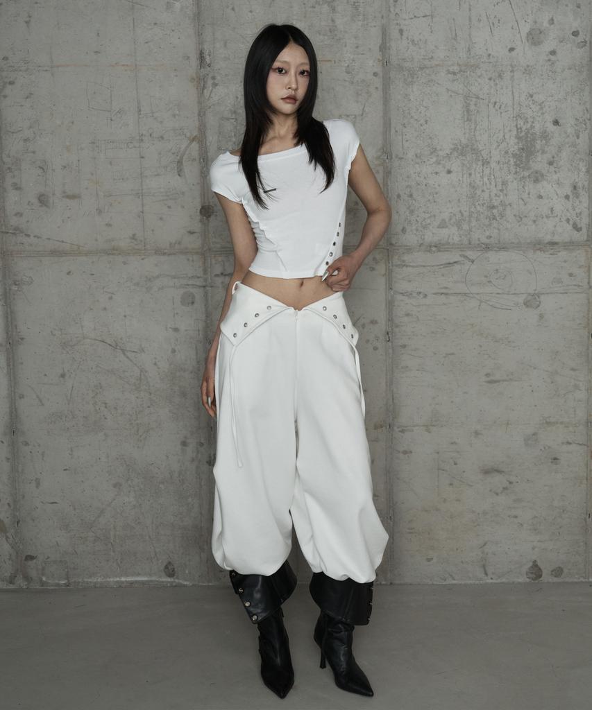 ETRE AU SOMMET Pigment Damage Panel Short Top (Ivory)
