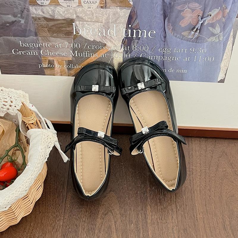 Pantofi Mary Jane cu cap rotund și fustă, pantofi simpli cu toc plat pentru femei, noua colecție de vară 2025, pantofi cu un singur pedalier, cu talpă moale, tip beanie
