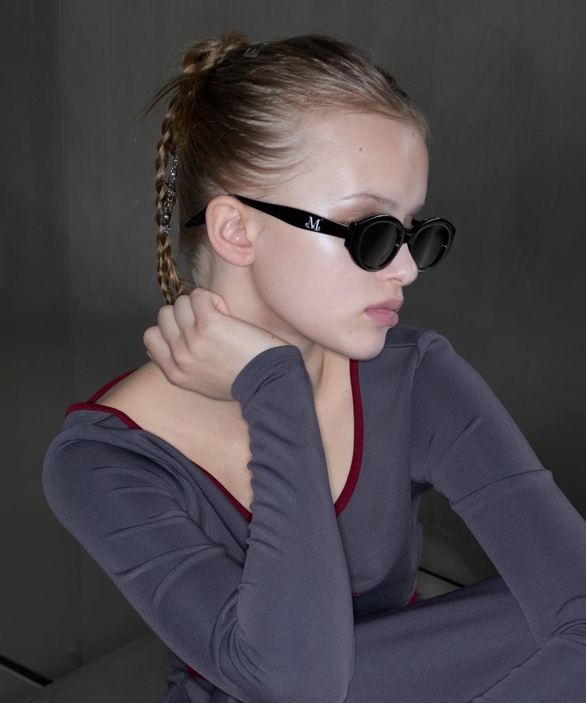 Mucent Signature Logo Point Sunglasses Unisex