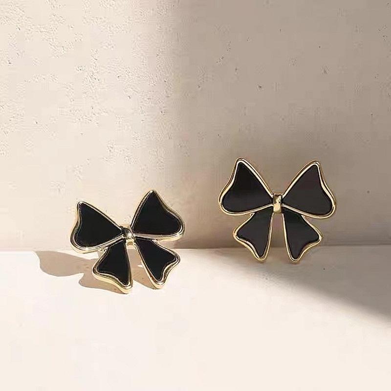Retro black Xiaoxiangfeng stud earrings women's fashion elegance temperament high-end earrings bow love versatile earrings