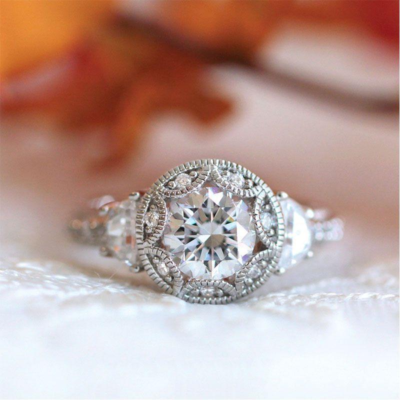 Elegante Verzinkte Ring Met Ronde Witte Saffier Strasssteen Voor Bruiloften
