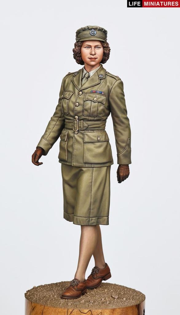 Life Miniatures Scale WWII British Auxiliary District Warrant Officer 2nd Class Elizabeth Windsor 1945 Unpainted Resin Kit 1/35 Marching, (1 Figure)