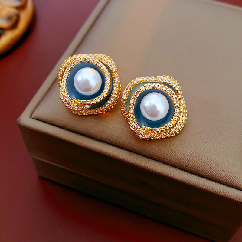Vintage Inlaid Round Earrings, Court Style Light Luxury Exquisite Design, Niche Fashion Ear Studs