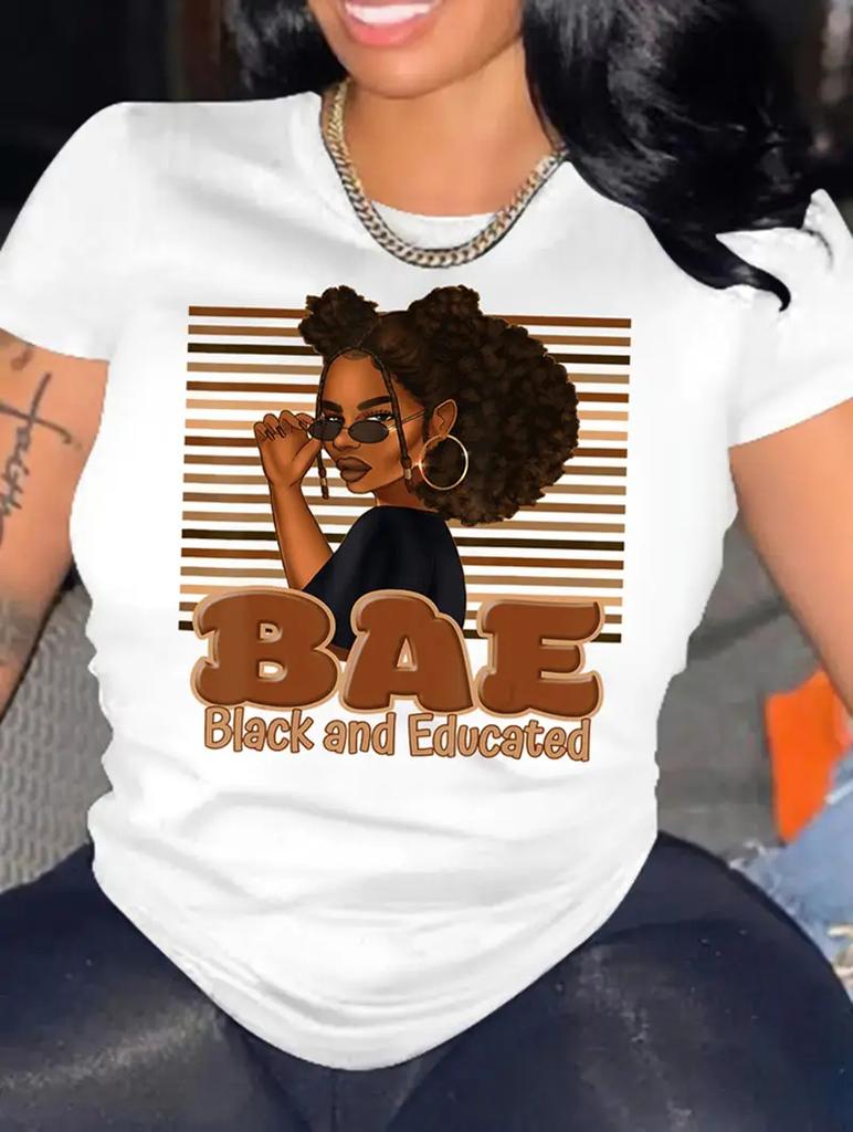 T-shirt blanc décontracté pour femmes à la mode avec plusieurs designs distinctifs, col rond, manches courtes