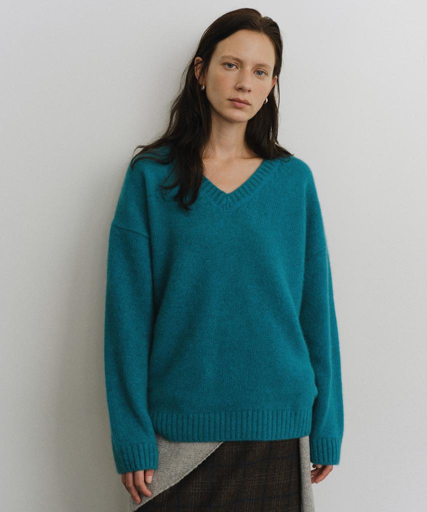 Yulago Super Fine Raccoon V-Neck Knit