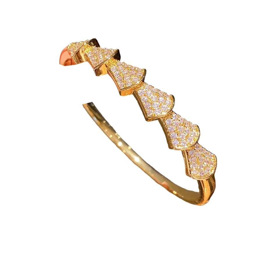 Gold Plated Zirconia Fanshaped Bracelet For Womens Elegant Wear