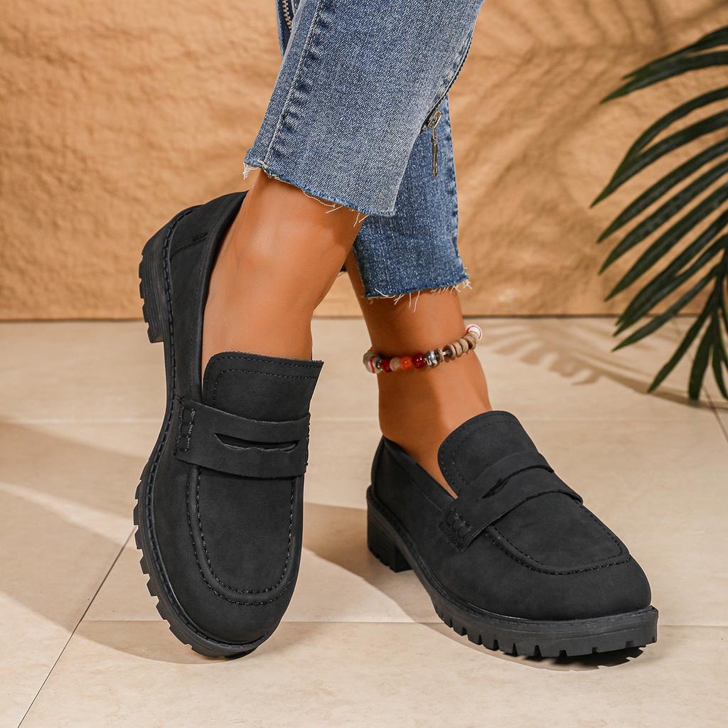 2025 nouvelles chaussures pour femmes décontractées à talons épais grande taille printemps et automne, style britannique mat, semelle épaisse, commerce extérieur, mocassins à décolleté bas