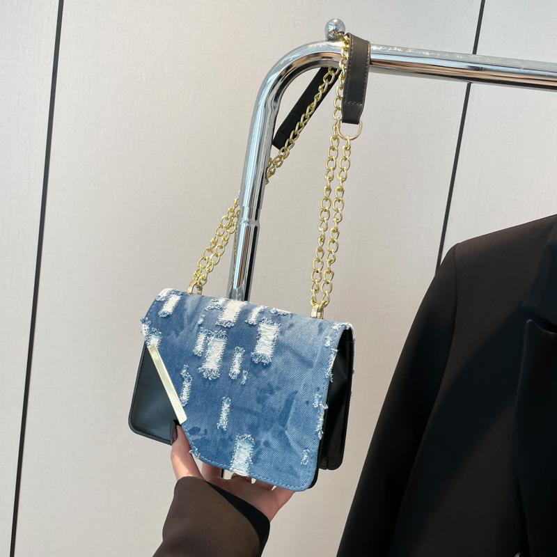 Simple Shoulder Bag 2025 High Value New High Value Messenger Bag Spring New Small Square Bag Women