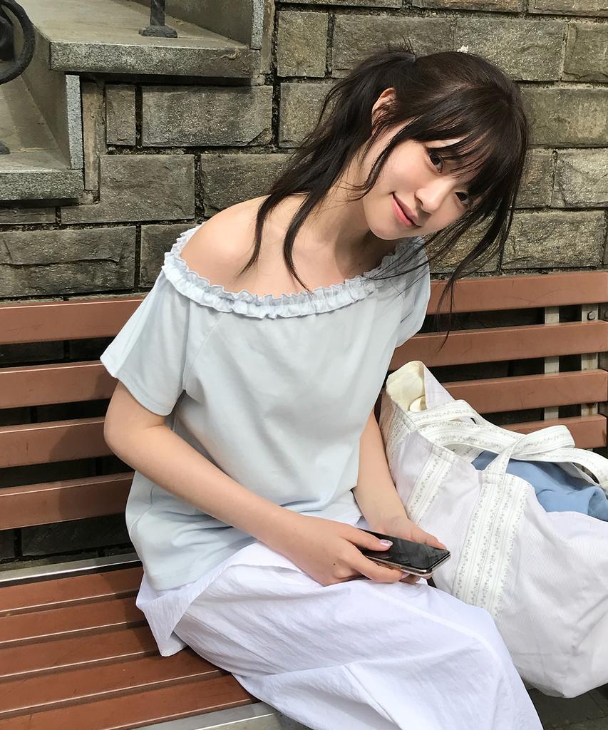 LETTER FROM MOON Sov Frill One-Shoulder Short-Sleeve T-Shirt (Sky Blue)
