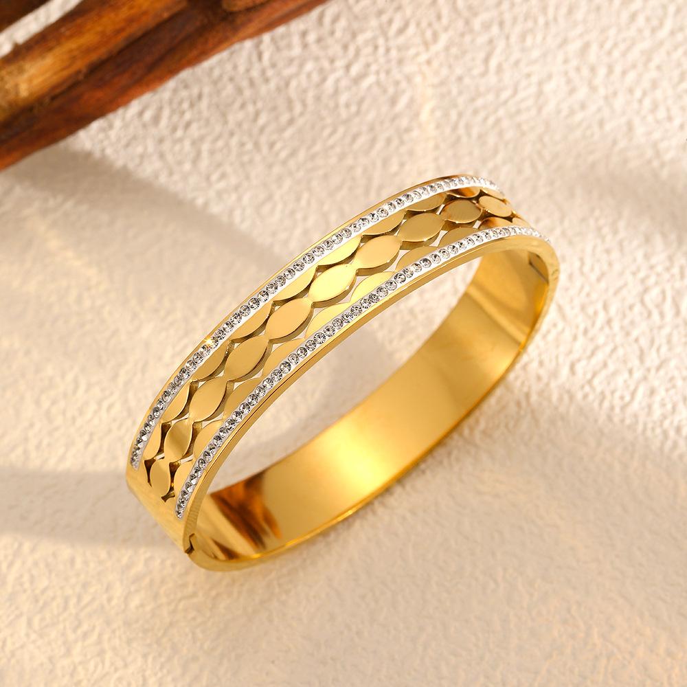 Bracelet Papillon Ondulé de Luxe en Acier Titane avec Diamants pour Femmes – Placage 18K