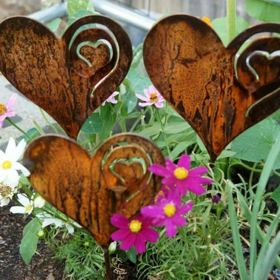 American Wrought Iron Heart-Shaped Rusted Metal Floral Garden Decoration