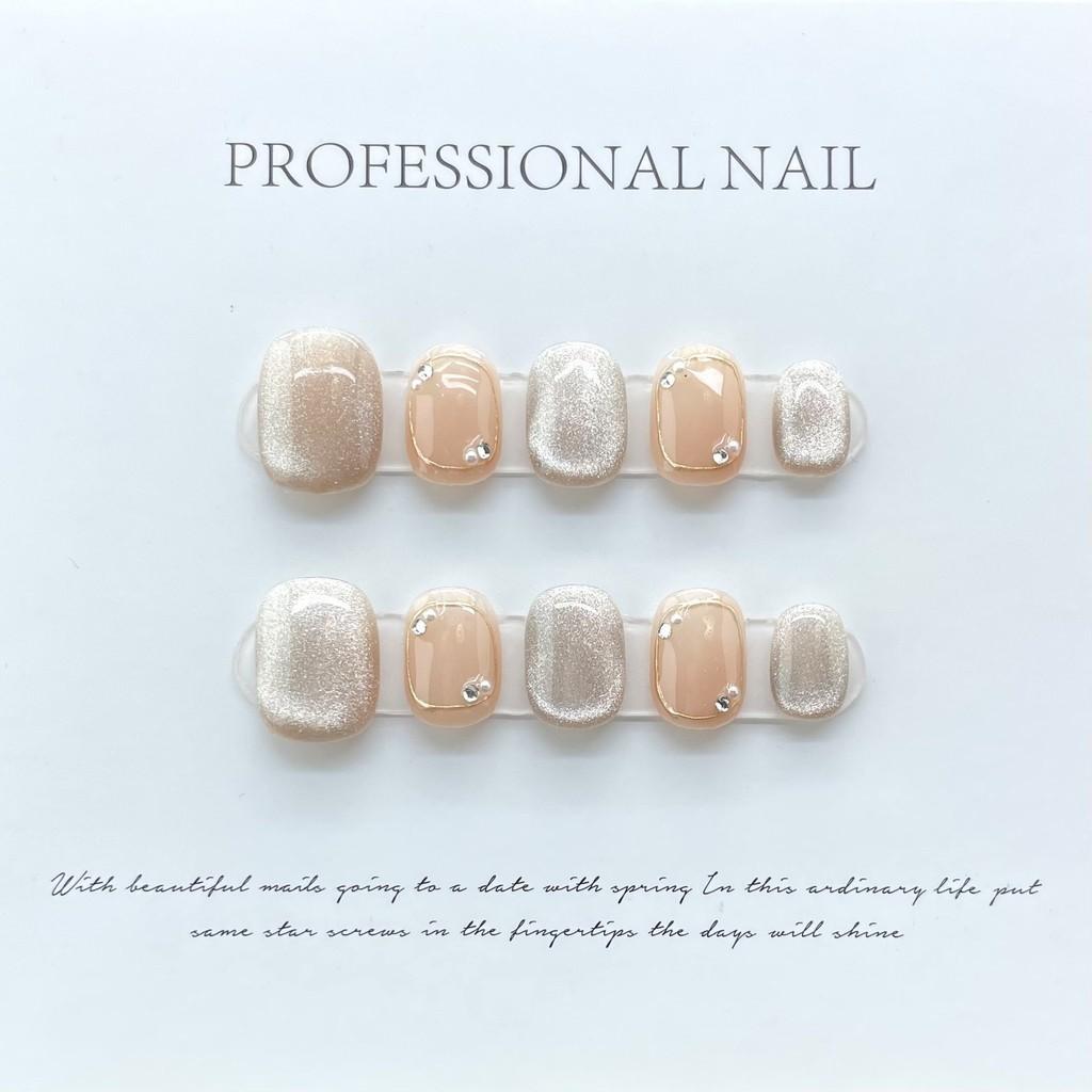 100% HANDMADE Short Round Fake Nail With Glue Short Nude Crystal Cat Eye Pearl Gentle Style Acrylic Press on Artificial Fake nails Reusable Nails