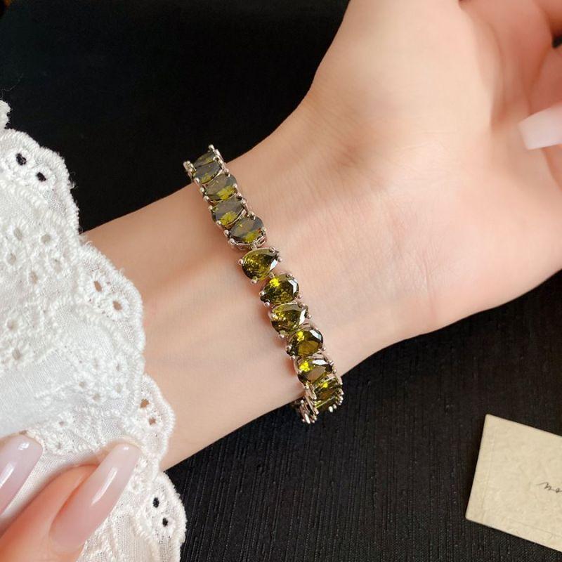 Französisches Zirkon-Herz-Anhänger-Armband mit elegantem Design für Damen im Büro
