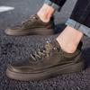Modische neue Schuhe für Männer, bequeme flache Freizeitschuhe für Männer, Outdoor, wilde Herren-Sneaker, High-End-Mode, ein Pedal, Abendschuhe für Männer