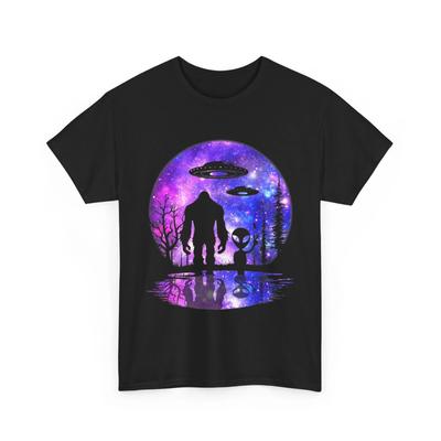 Bigfoot mit Alien Mond UFO Fliegende Untertasse Alien Bigfoot Liebhaber T-Shirt