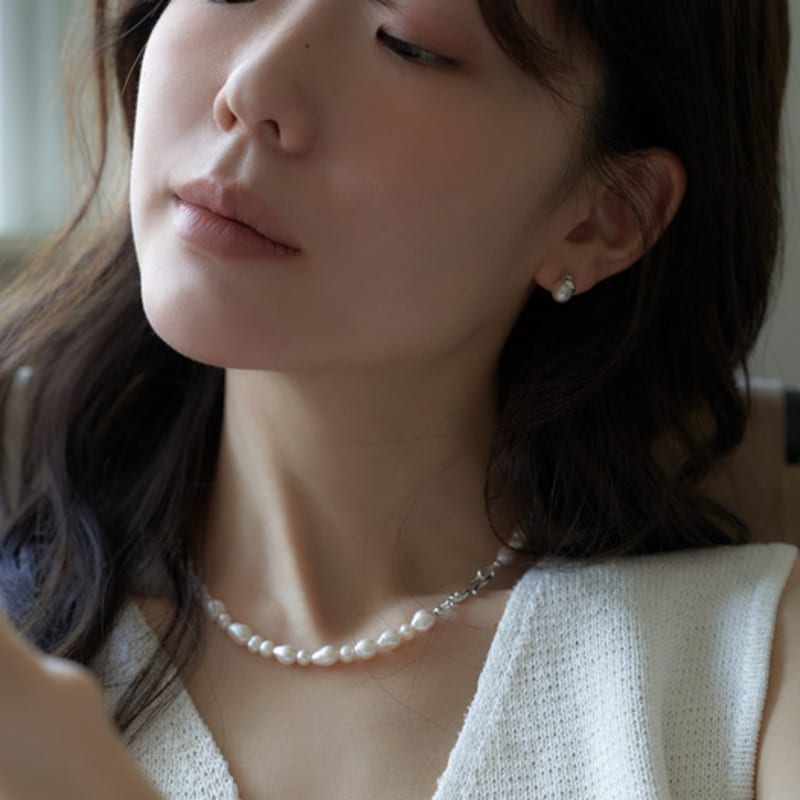 Dawn of Me New. Shell Pearl Earring