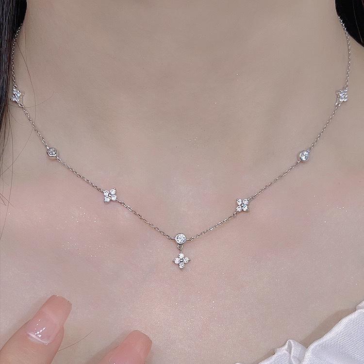 Elegant Four-Leaf Clover Starry Sky Necklace: High-End Light Luxury Jewelry for Women