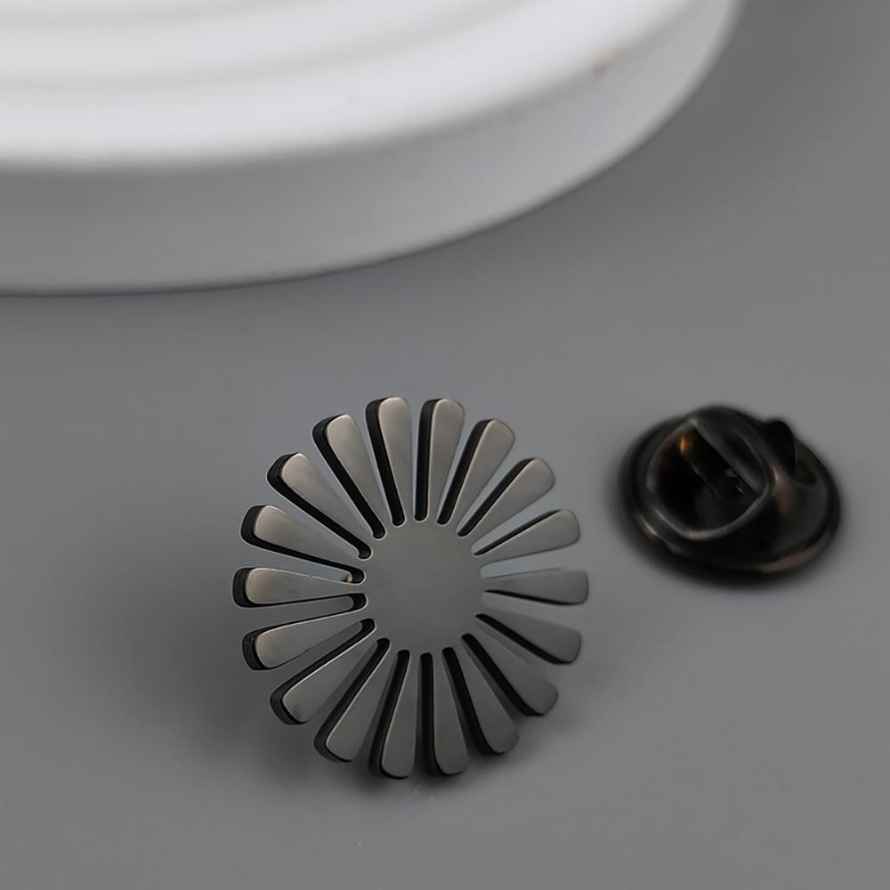 New Sunflower Men's Lapel Pin, 316L Stainless Steel Gold-plated Badge, Black Brooch for Suit Accessories, Gift for Father