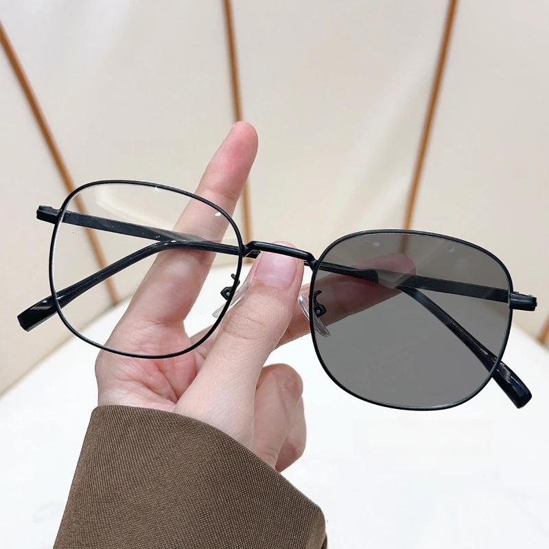 Neutral Photochromic Myopia Glasses with Polygonal Metal Frame Lightweight High-end Fashionable Business and Daily Glasses 0 To -4.0