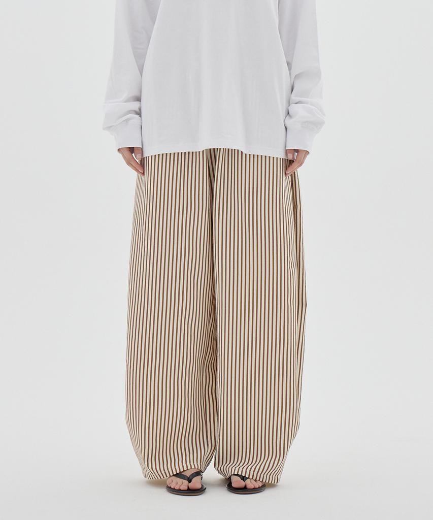 URBANAGE Balloon Fit Curved Stripe Pintuck Elastic Pants_Brown