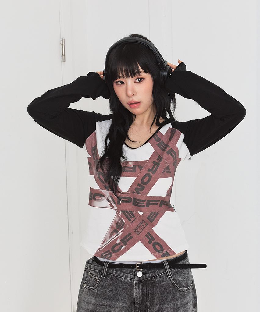 ESCAPEFROM Tape Detail Printed U-Neck Slim Long Sleeve [2 Colors]