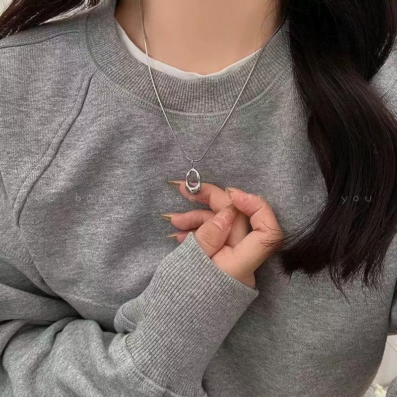 Autumn and winter sweater chain triangular geometric pull-up necklace light luxury fashion versatile temperament simple inner necklace