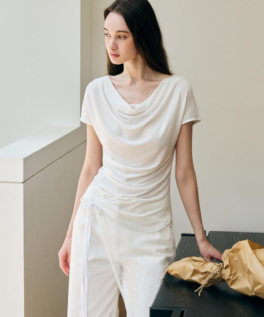 Deuloupisumeon Asymmetrical Tuck Draped T-Shirt [Black]
