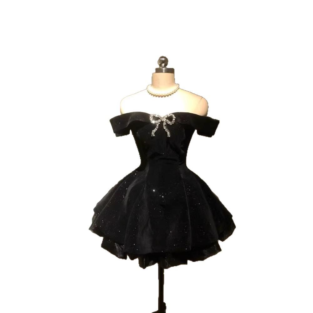 Niche Hepburn-Style Waist-Cinched One-Shoulder Little Black Dress for Women