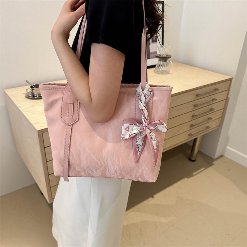Minimalist Tote Bag For Women With Polyester Material And Zipper Closure For Daily Use