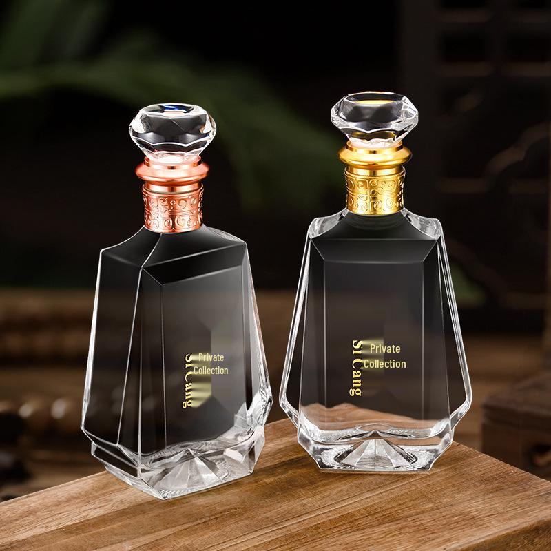 Transparent 500ml Thick Glass Baijiu Bottle for Home Brewing and Sealing.