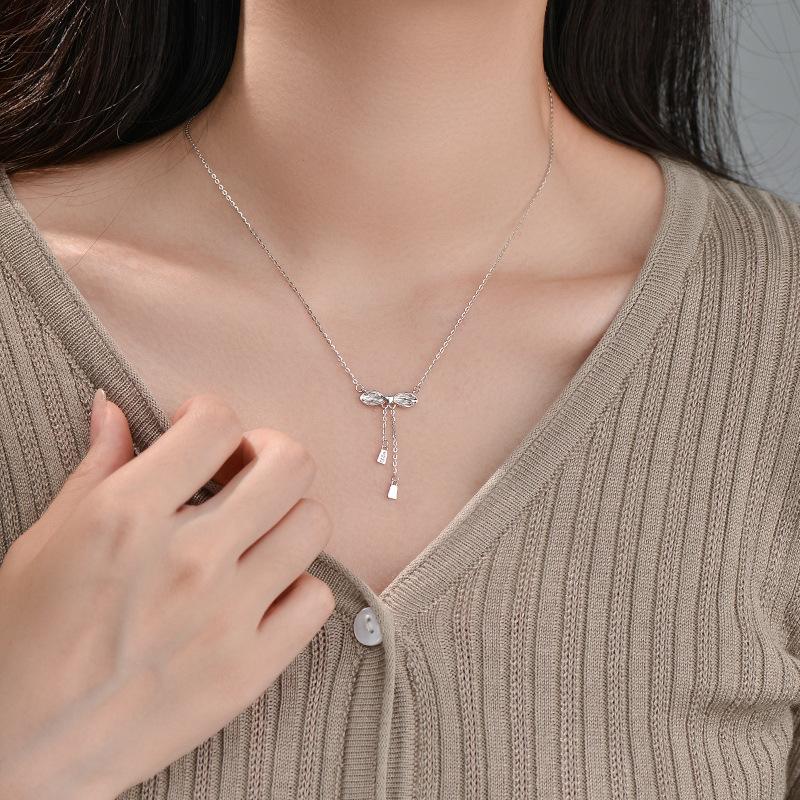Bow Tie Tassel Necklace for Women with Exquisite Temperament, Versatile and Luxurious, High-end Collarbone Chain, Niche New