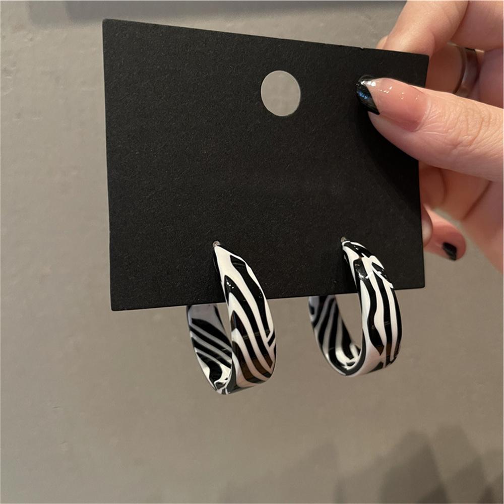 Överdrivna Zebra Mönster Akrylörhängen för Kvinnor Personlighet Hängande Örhänge Temperament Flickans Vardagsörhängen KTJ