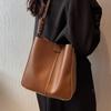 Retro tašky s velkou kapacitou Nová dámská taška Módní ramenní taška pro dojíždění Vysoce kvalitní textura Messenger kbelkové tašky