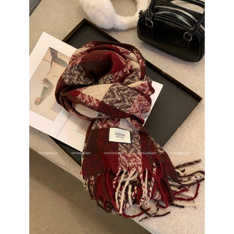 Designer's new plaid fringed scarf women's autumn and winter soft and warm shawl high-end sense versatile scarf tide