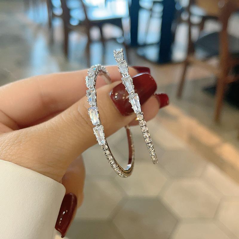 Fashion Sparkling Rhinestone Hoop Earrings for Women Star Exaggerated Round Earrings Buckle Luxurious Party Jewelry Accessories
