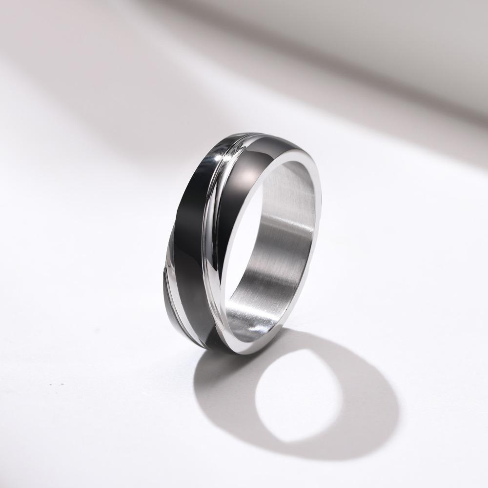 Minimalistický prsten z titanové oceli Nerezová ocel Kroucený design Pánský snubní prsten Odolný šperk Dárek pro muže