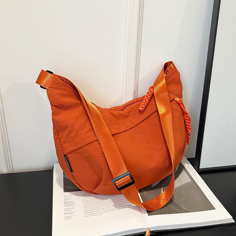 Casual Nylon Dumpling Aped Crossbody Bag Women's Large Capaci Oulder Bag Autumn Season Zipper Closure Faionable Handbags