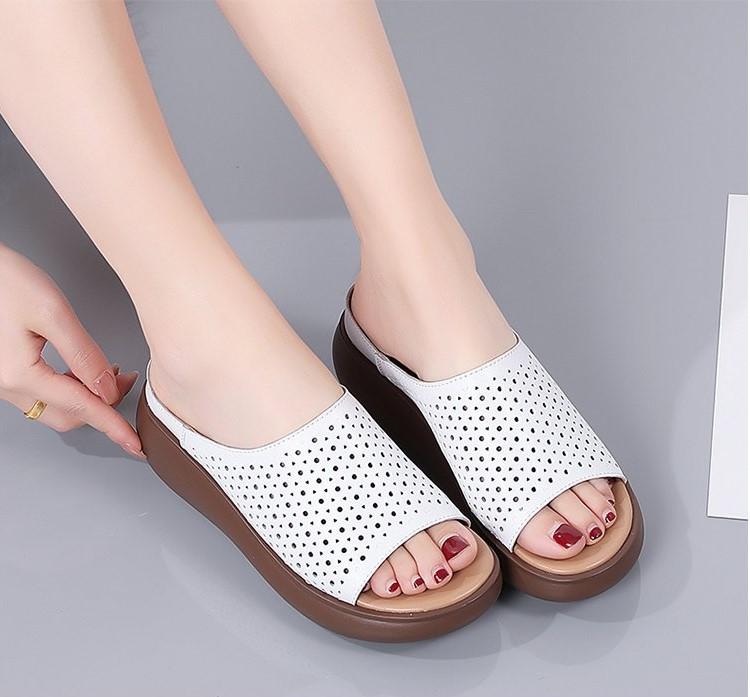 fashion Slippers New Breathable Hollow Sports Shoes for Women Korean Casual Swing Platform Shoes Female Faux Suede Sandals Vintage