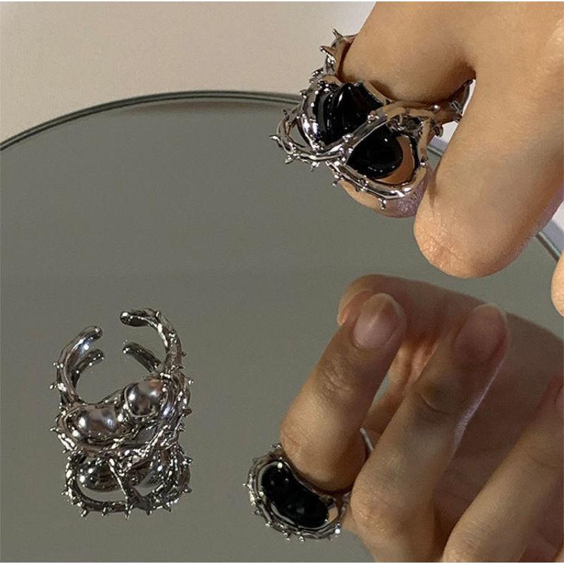 Imprisoned Heart Metal Thorns Love Ring Irregular European and American niche design open ring couple ring