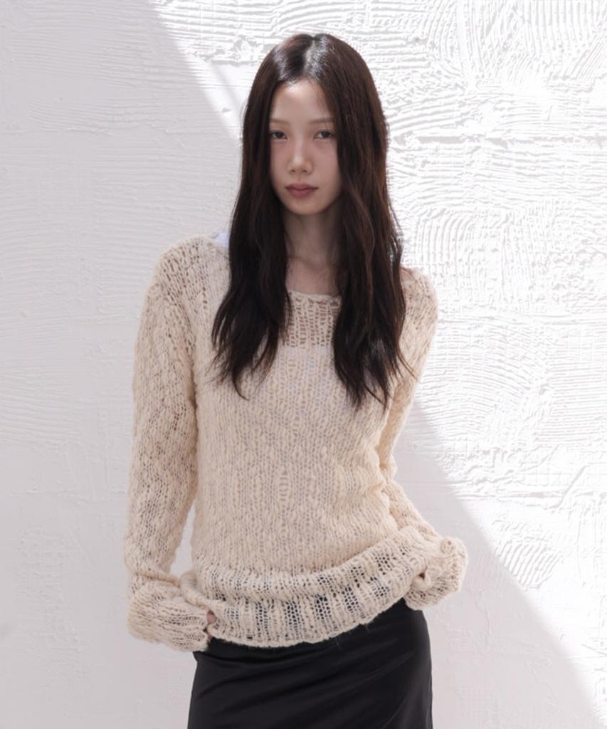 Atiseuteukeompeullegseu Artist Boat Neck Loose-Weave Knit (Ivory)