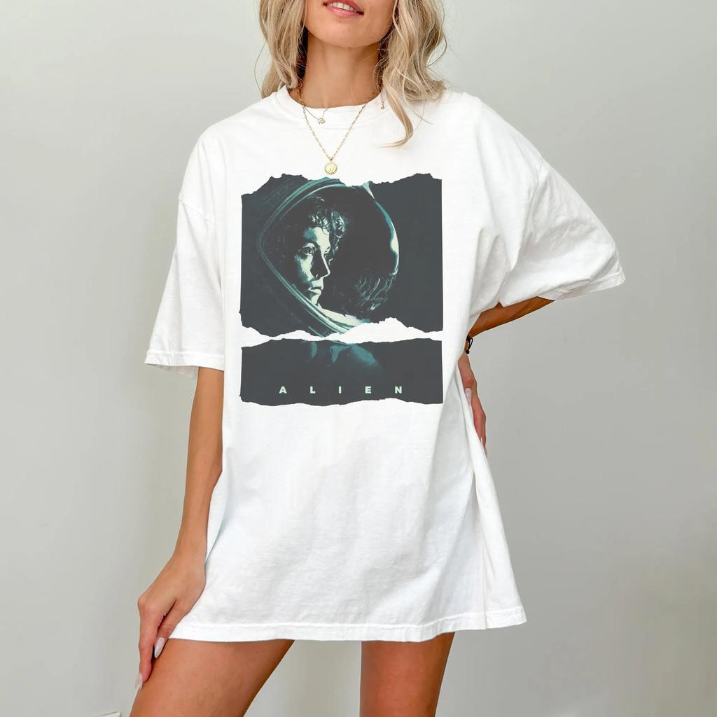 2026 Summer Womens Retro Alien Movie Graphic TShirt Unisex Cotton and Breathable Short Sleeve Oversized Loose Casual